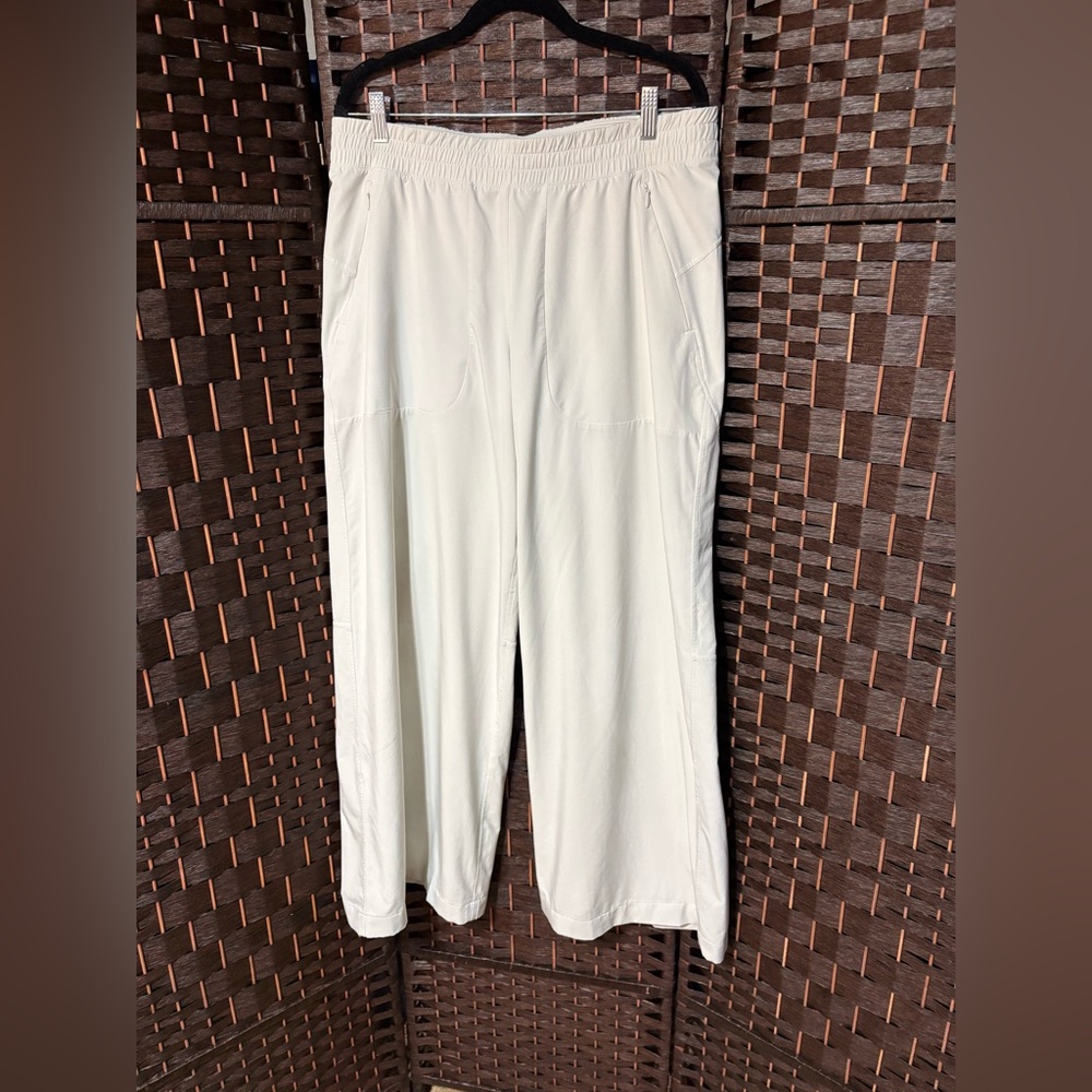Lululemon Women's Swift Mid-Rise Wide-Leg Pant Bone Activewear Size 12